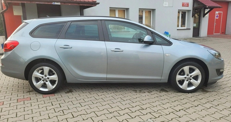 Opel Astra cena 26990 przebieg: 260000, rok produkcji 2014 z Brzesko małe 742